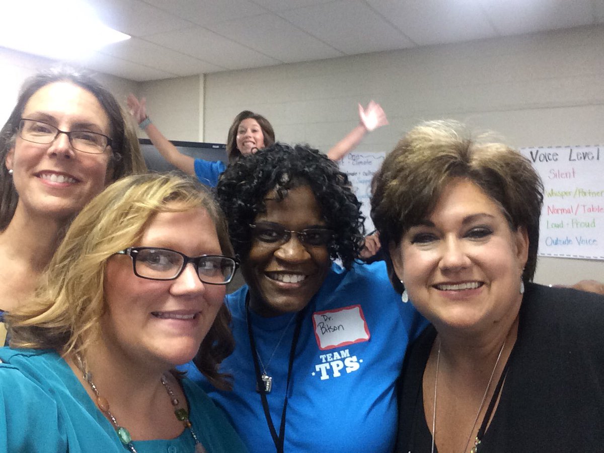misty_gerber's tweet photo. Our team is excited for the year! #TeamTulsa #SuccessTPS 
@EstellaBitson @hollyd_701 @SusanClaysu @karikmillan https://t.co/Ml4NNBWyuy