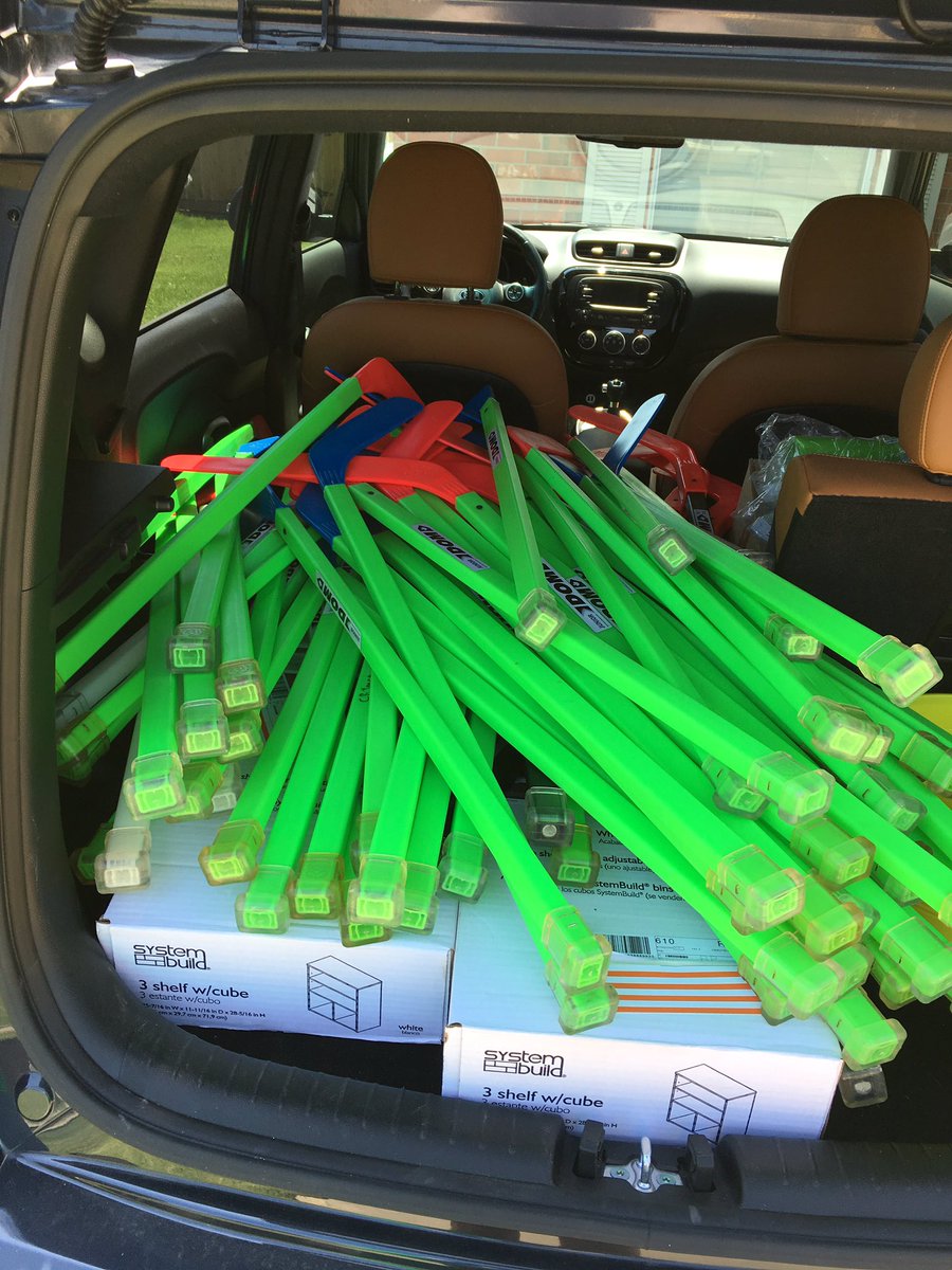 lisajean9's tweet photo. Does a PE teacher want free hockey sticks?? Sure! #wegotofun https://t.co/NqGXjzD2Dh