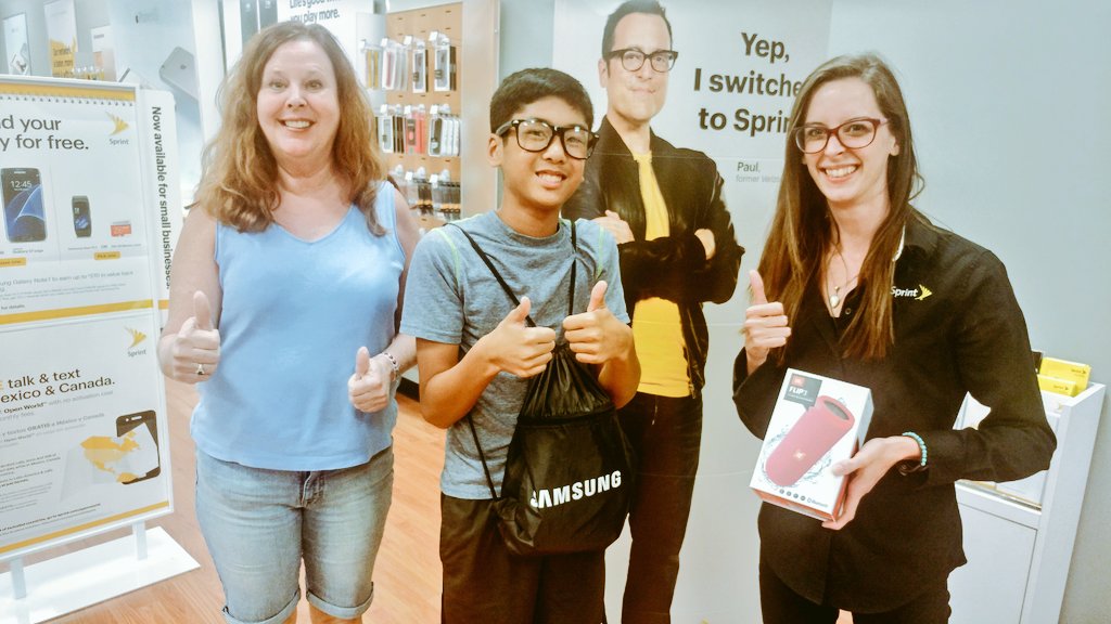 LaskinSprint's tweet photo. @thatwirelessguy "Me and B in VB!" Welcome to the sprint family. Cheers #Verizon ! @sprint 50% off deals = more 💰💵 https://t.co/WxXqHZCJaj