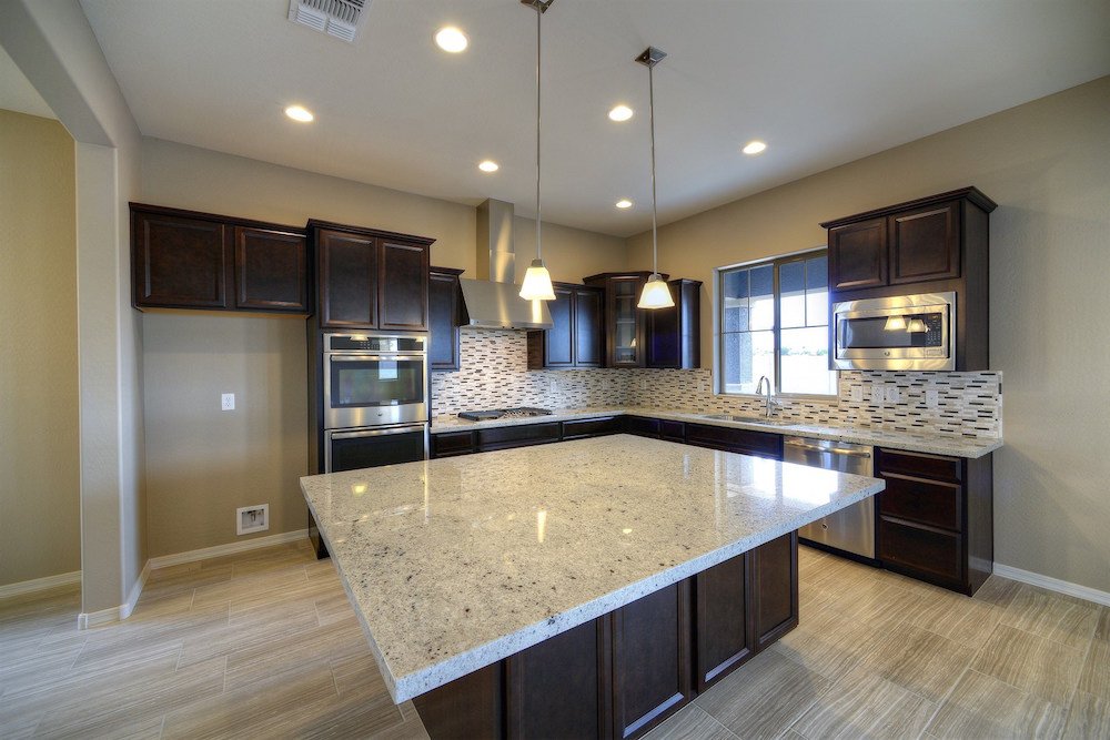 MaracayHomes's tweet photo. Four bedrooms, 3.5 bathrooms, an upstairs loft &amp; more inside this week's move-in ready home: https://t.co/cyeVEtkJI9 https://t.co/YVWR6QqPpX