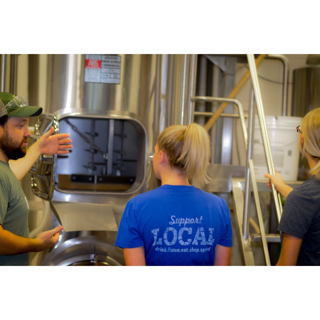 BondBrosBeer's tweet photo. Some of our bar staff learning the secrets from head brewer @3BCoBrewer https://t.co/bzrFEHB5Qx