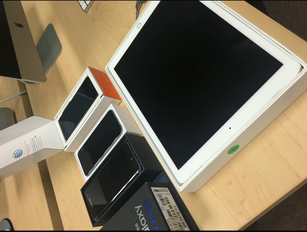 UNCW_CIE's tweet image. Brand new tech in our open device lab--come test your app! 😍😍😍 Big thanks to our lab sponsor @ATT! #CORAL #devicelab