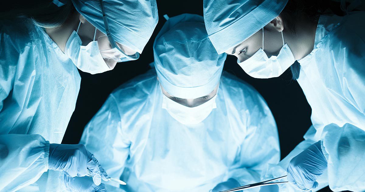 ThisWithTom's tweet image. 😳 Surgeon accused of removing kidney from the wrong patient buff.ly/2aO2Rc0