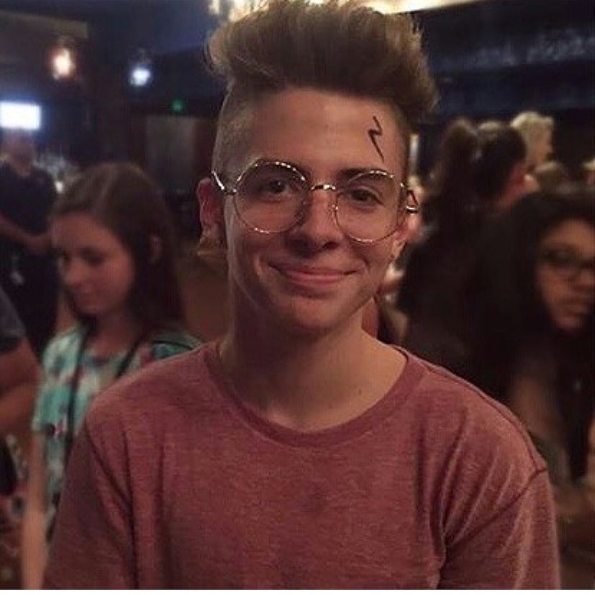 zachclayton's tweet photo. DO I LOOK LIKE HARRY POTTER IN THIS? DONT LIE TO ME ! https://t.co/4kh0Df2joc