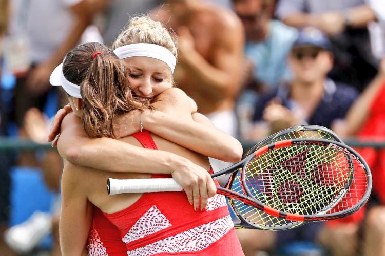 Team 🇨🇭 ! #emotionsonpoint #swissolympicteam #Rio2016 #tennis <a href="/mhingis/">Martina Hingis</a> MarTimi?? 😁 #semifinaltomorrow
