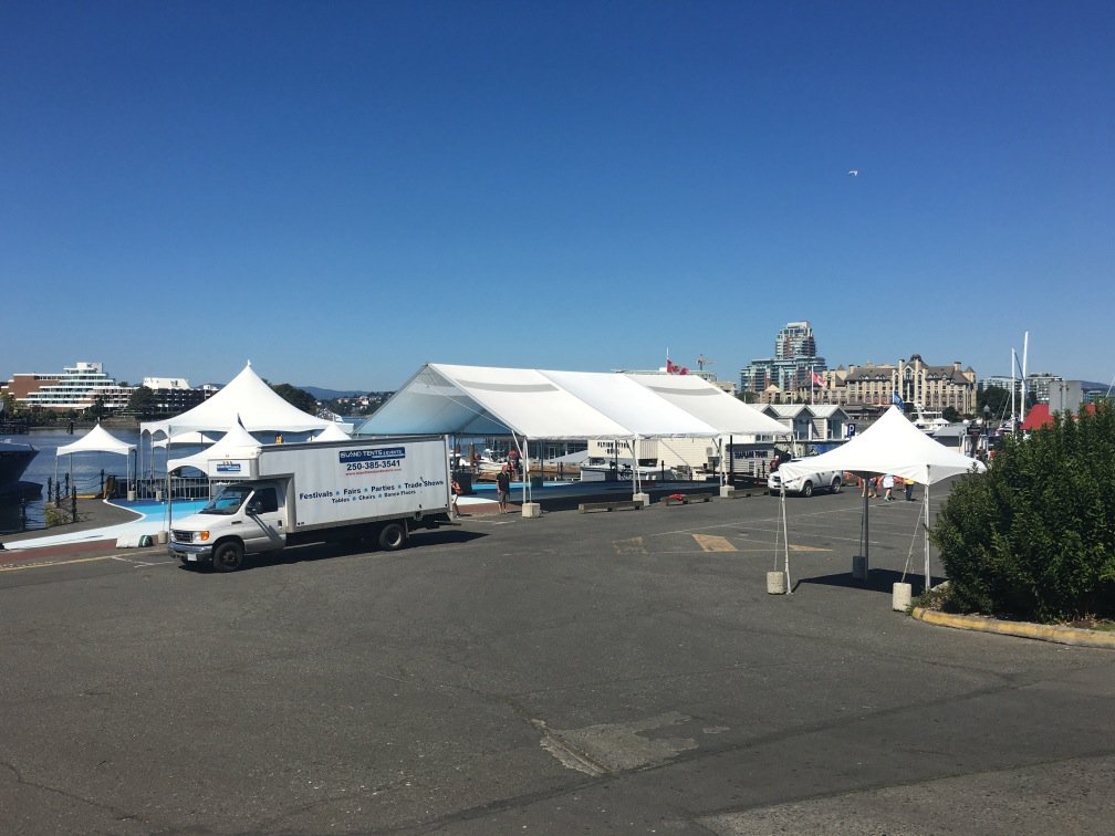 VictoriaDragon's tweet photo. Setup is coming along nicely thanks to Island Tents! #1moreday #VDBF2016 https://t.co/3y7e76BC8j