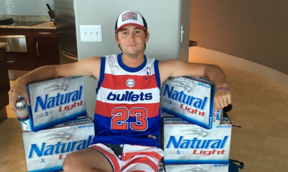 GolfDigest's tweet photo. Smylie Kaufman is a new Natural Light endorser, becomes favorite golfer of college kids : https://t.co/8ZxbgISxUk https://t.co/Awl1WE8Ujo