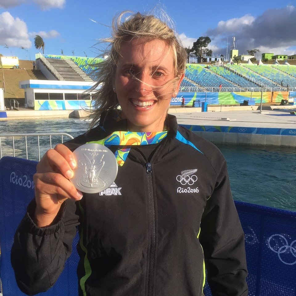 #CanoeSlalom <a href="/LuukaJones/">Luuka Jones</a> with her #silver medal!!! #BeTheInspiration