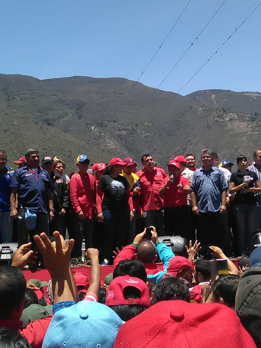 LeonMora77's tweet photo. #Hoy: #Mérida  marchó jubilosa junto a @JauaMiranda, resteada con @NicolasMaduro y la #MisiónAbastecimientoSoberano https://t.co/sJHxnkNAUT