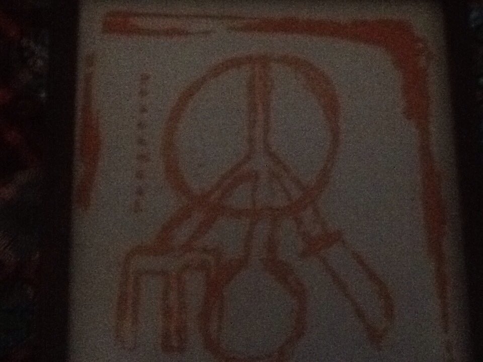 Snacton's tweet image. Entre nous, lé rèvé, cest le bête noir. 
Between us, the dream is the pet peeve. Happiness is shamelessness.