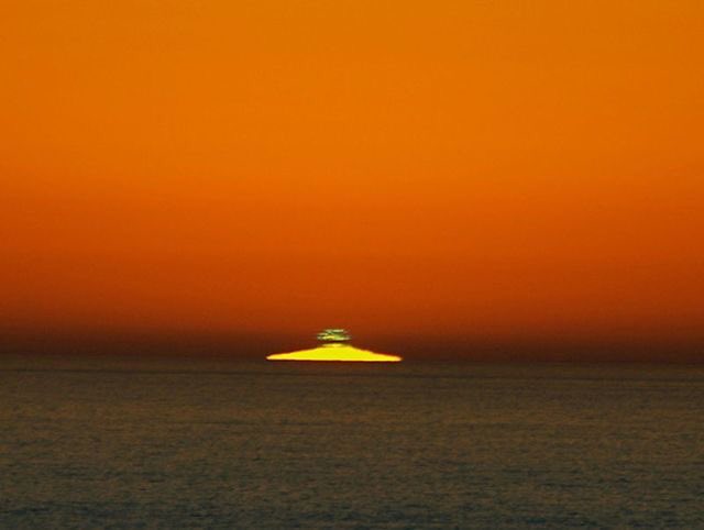 WorldMusics1's tweet photo. Green Flash Sunset ...

https://t.co/5ptc0WmgU6
#nature #GreenFlashSunset #sunset #beautiful https://t.co/MJOZ2NoGHh