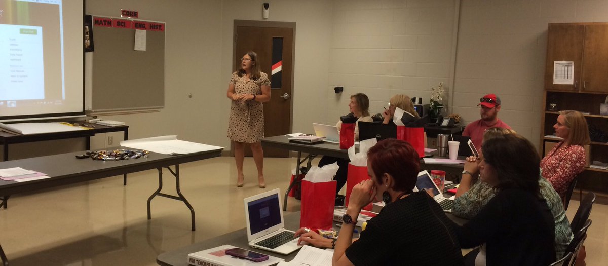 @hamiltonisd   <a href="/Ann_Whitney_/">Ann Whitney Elem</a>
New teachers are being instructed by Mrs Gina Poe, our Curriculum and Tech Director.