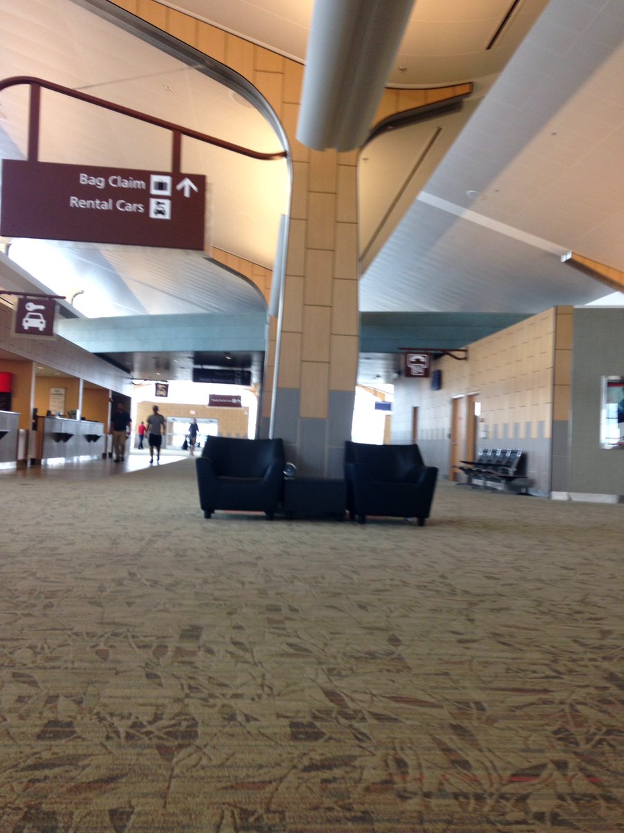 vikesblitz's tweet photo. Here's my dilemma: I love traveling, but hate flying. #OffToPhilly https://t.co/JHw0zFFQft