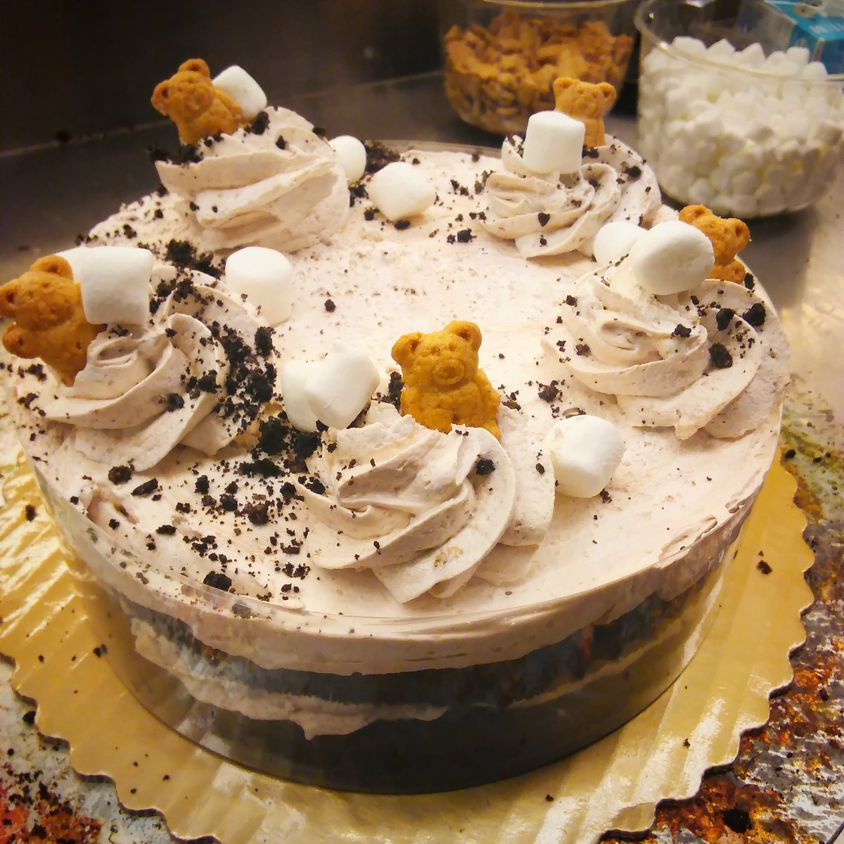 WickedFunCakes's tweet photo. This cake will leave ya begging for #smores!  😉 https://t.co/klDxeA6Rrb