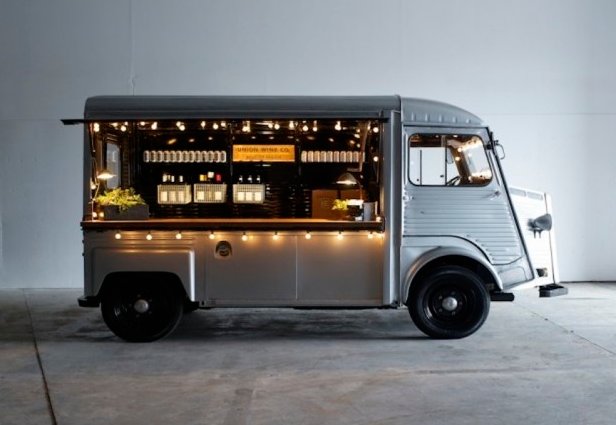 #Emprendedores embotellan #vino en latas de refresco y los venden en un #Foodtruck : goo.gl/AoBMYA