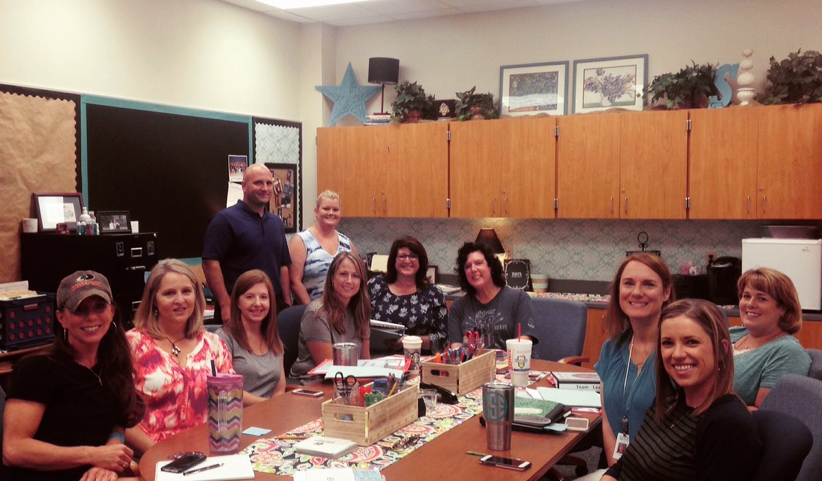 TheShannonStars's tweet photo. We have awesome teachers planning on their last day off.Excited for the new year!#shannonstarslearn #risdlearns https://t.co/TW7OYbsPNs