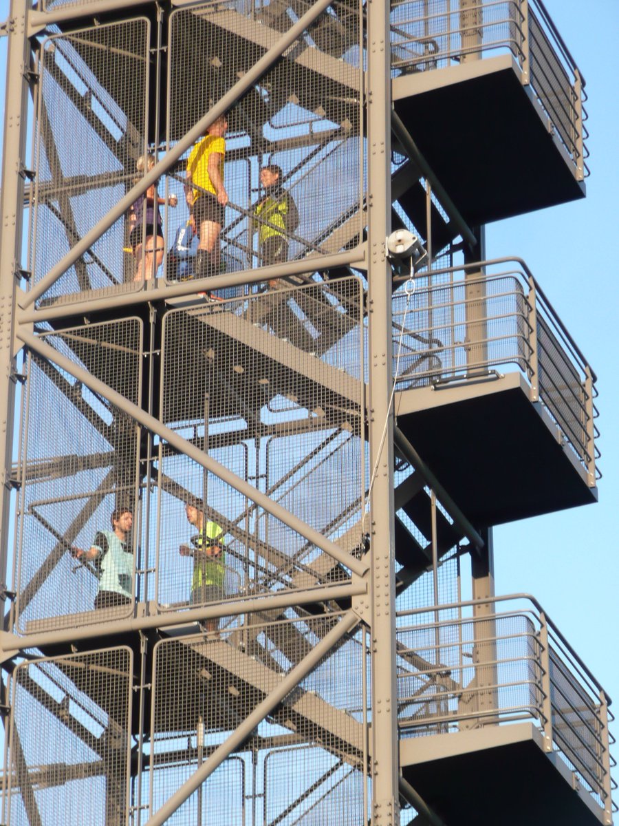 Aussicht geniessen und für die letzte Etappe von Morgen erholen!
#4von5 #Bantiger