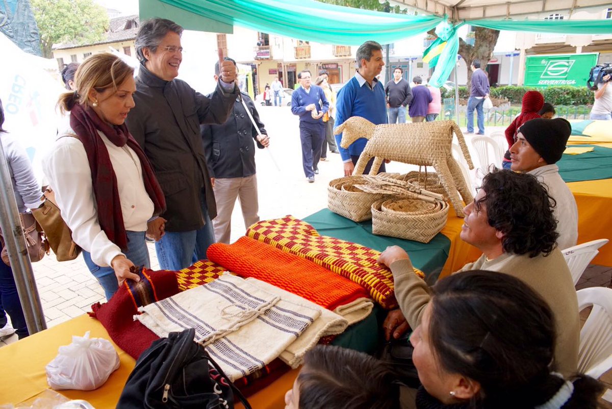 LassoGuillermo's tweet photo. Caminando por #Loja, recibiendo el cariño de su gente. https://t.co/MU0JZ1v09Q