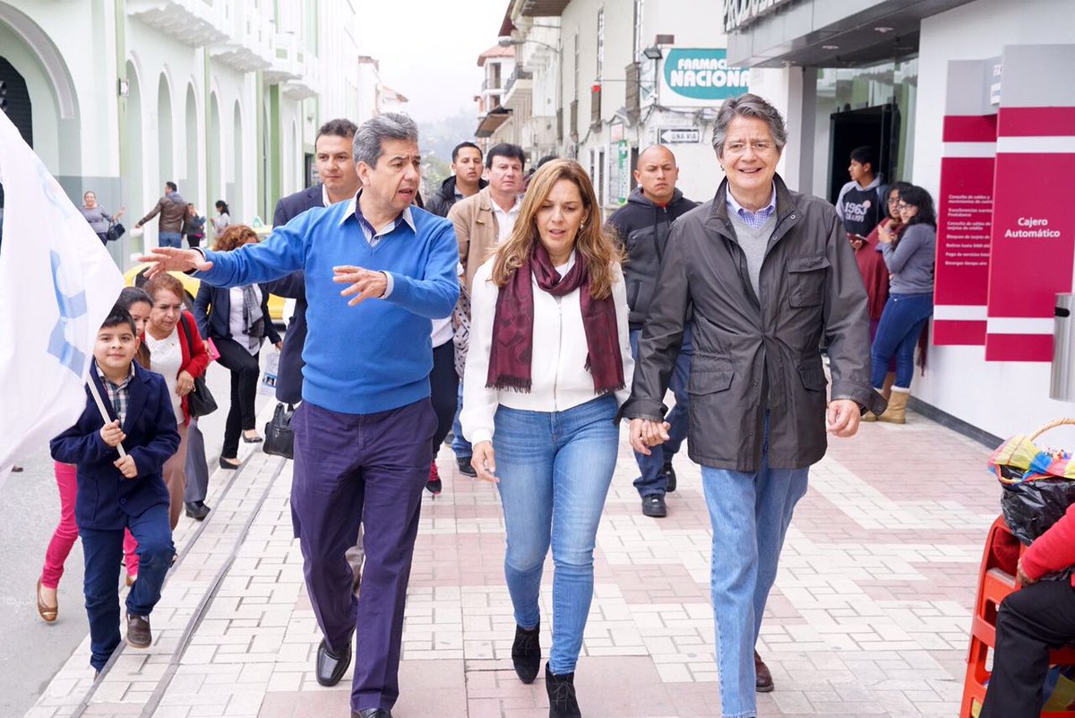 LassoGuillermo's tweet photo. Caminando por #Loja, recibiendo el cariño de su gente. https://t.co/MU0JZ1v09Q