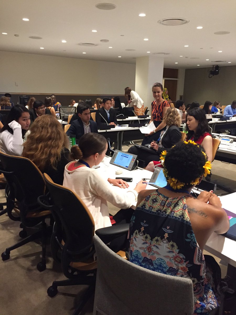 Eunice_ykim's tweet photo. Delegates look to eradicate poverty through different lenses @YouthAssembly #YouthAssembly #GenerationZeroHunger https://t.co/weQouXJsKL