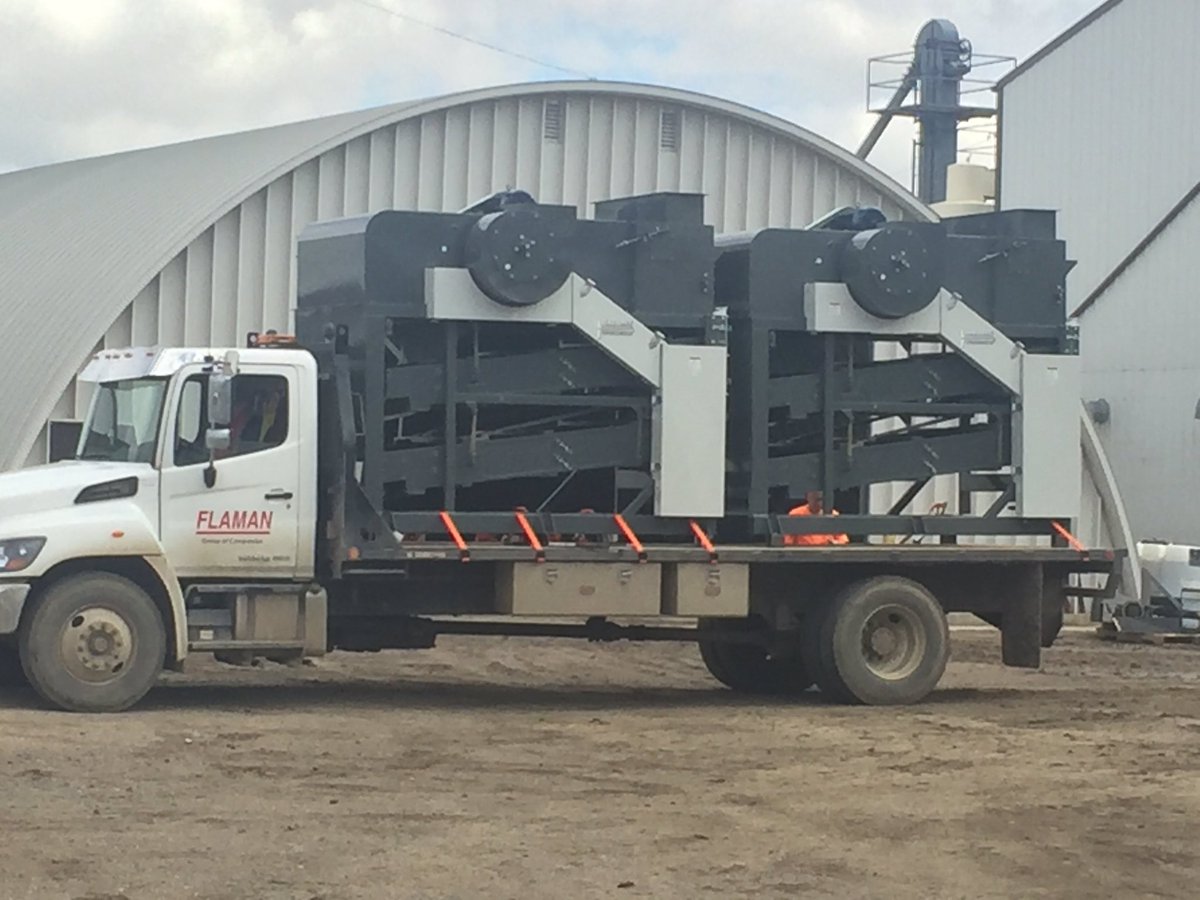 GarrattIndust's tweet photo. Pair of twins off to new home today @flamangrain #PF144 https://t.co/ksFyhH9Wcw