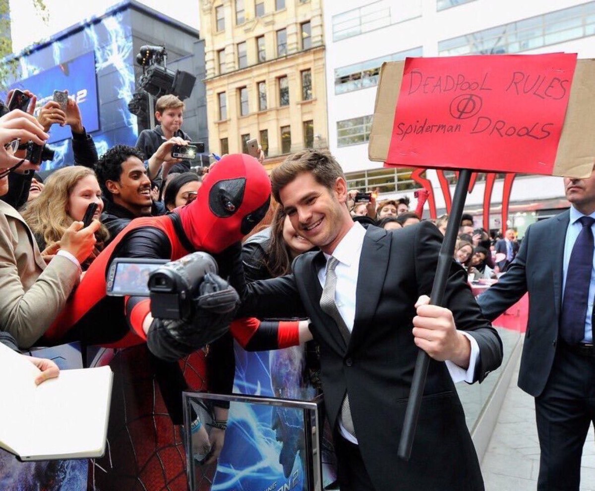 andrew garfield on Twitter: "Andrew with a Deadpool cosplayer https://t.co/ky8ROGxuk1" / Twitter