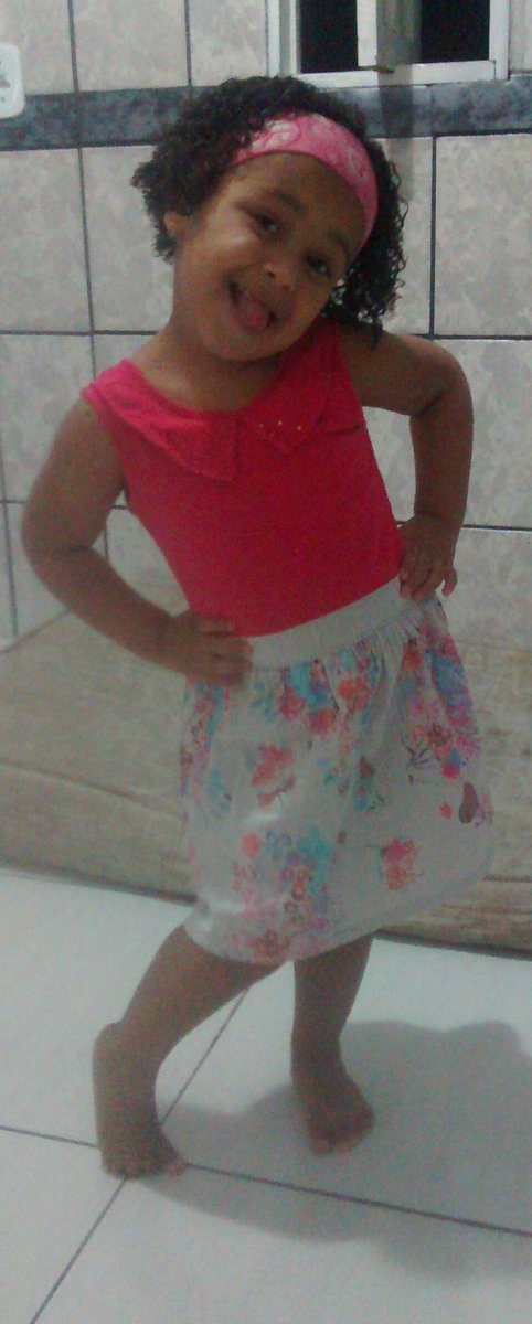 renataclaudia23's tweet image. meu bebe que ja virou uma moça 😍😍  #tagrande #tamoça #fazendopose #gostadefoto  :**  💓👣💋👧