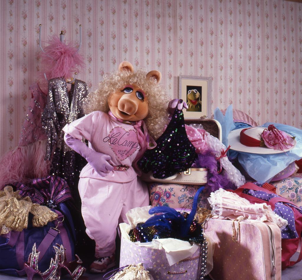 MissPiggy's tweet photo. My wardrobe has at least tripled in size since this #TBT pic of moi was taken. https://t.co/F7xRk7QoEf