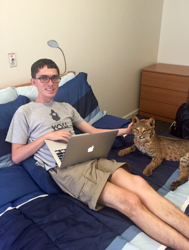 TiffanyUGA's tweet photo. George and Bob - ready for their junior year! @GeorgiaCollege #GCMoveIn2016 https://t.co/Me0aafQeJ7