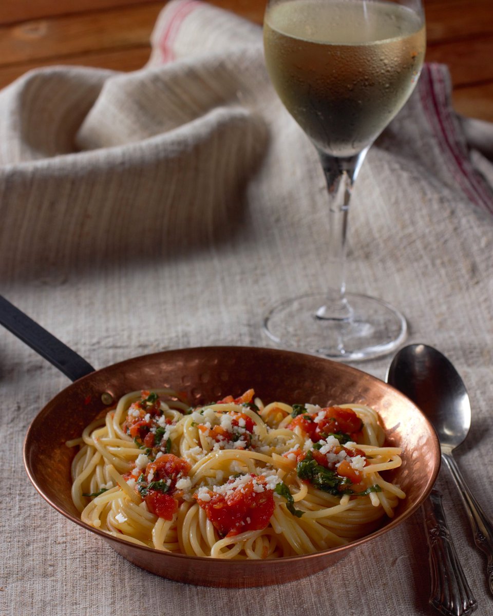 Roka, sarımsak, domates ve #İzmir tulum peynirli #makarna
#Spaghetti/ rockets,garlic,tomato and #Izmir cheese
#yemek