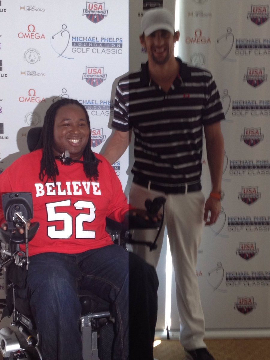 EricLeGrand52's tweet photo. It's amazing watching @MichaelPhelps just destroys everybody. Glad I had the opportunity to meet the GOAT https://t.co/SGknmu3pHa