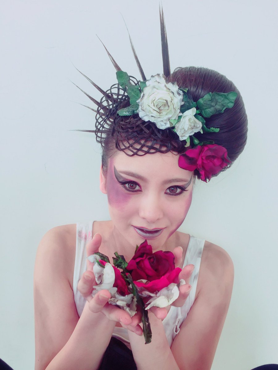 ta23yuki's tweet photo. 専門1年、初めてのフォトコン作品📽

🌹薔薇戦争🌹

🗣@yrn_miii https://t.co/bKMGAlONmH