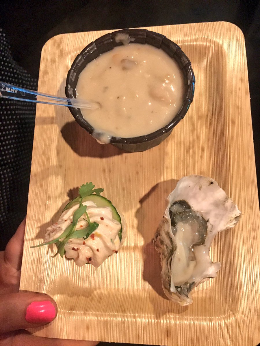 HumHummusic's tweet image. And oysters and chowder from @ShuckOysterBar! #shuck #hum #arbar