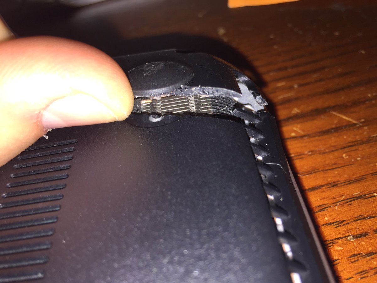 AshStreetComp's tweet image. Customer shattered their shell and the hinge was completely separated from the rest of the device!! Not anymore!