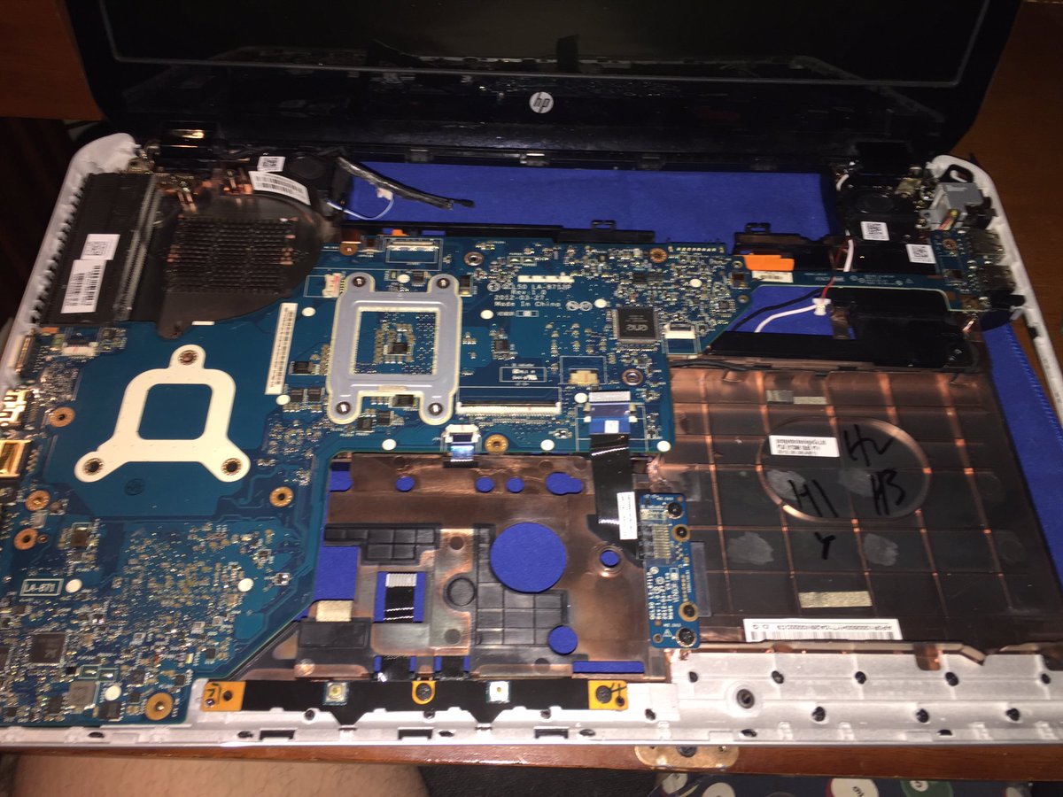 AshStreetComp's tweet image. Customer shattered their shell and the hinge was completely separated from the rest of the device!! Not anymore!