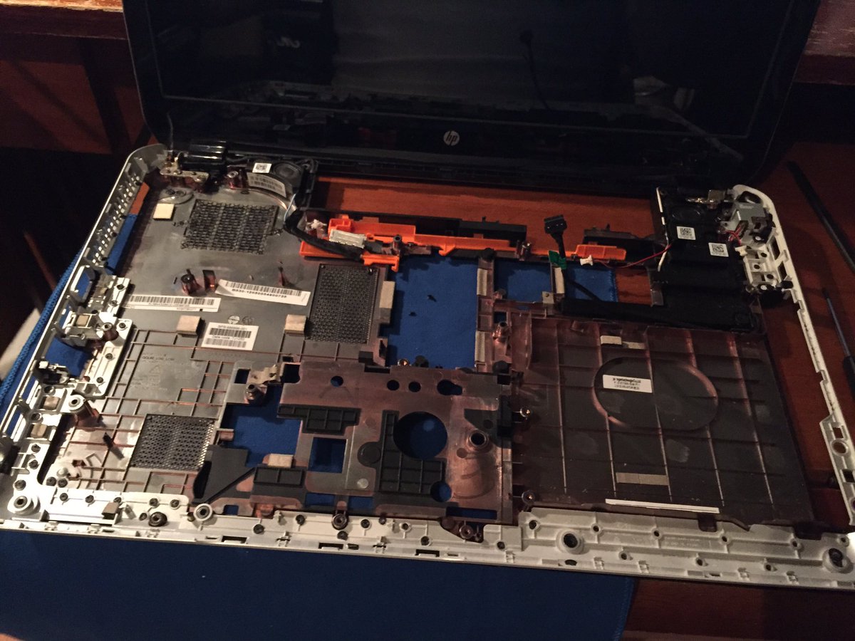 AshStreetComp's tweet image. Customer shattered their shell and the hinge was completely separated from the rest of the device!! Not anymore!