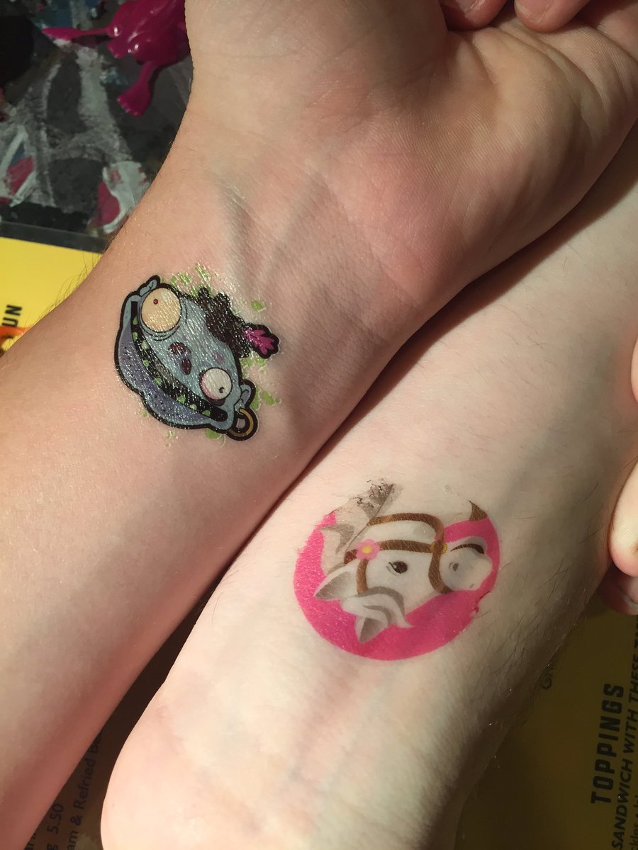 prettyangels420's tweet photo. ur fav p angels just got some nice ink at T moms! (applied w beer) https://t.co/HcHX4ZGPlL