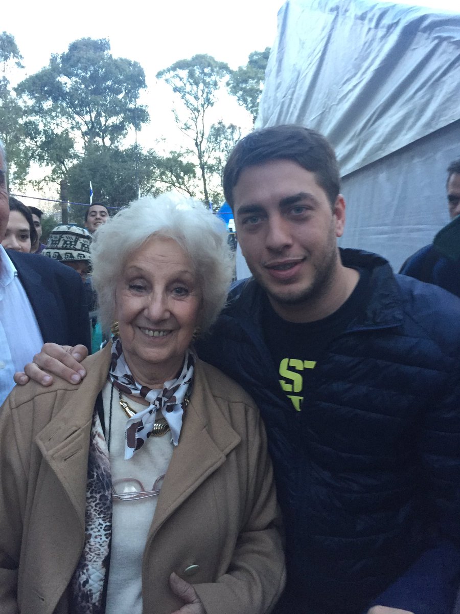 jonathanfrisa's tweet photo. Junto a #Estela y @CascallaresPJ en la #FeriadelLibrodeAlteBrown 
#somosbrown https://t.co/MltjpyZnaG