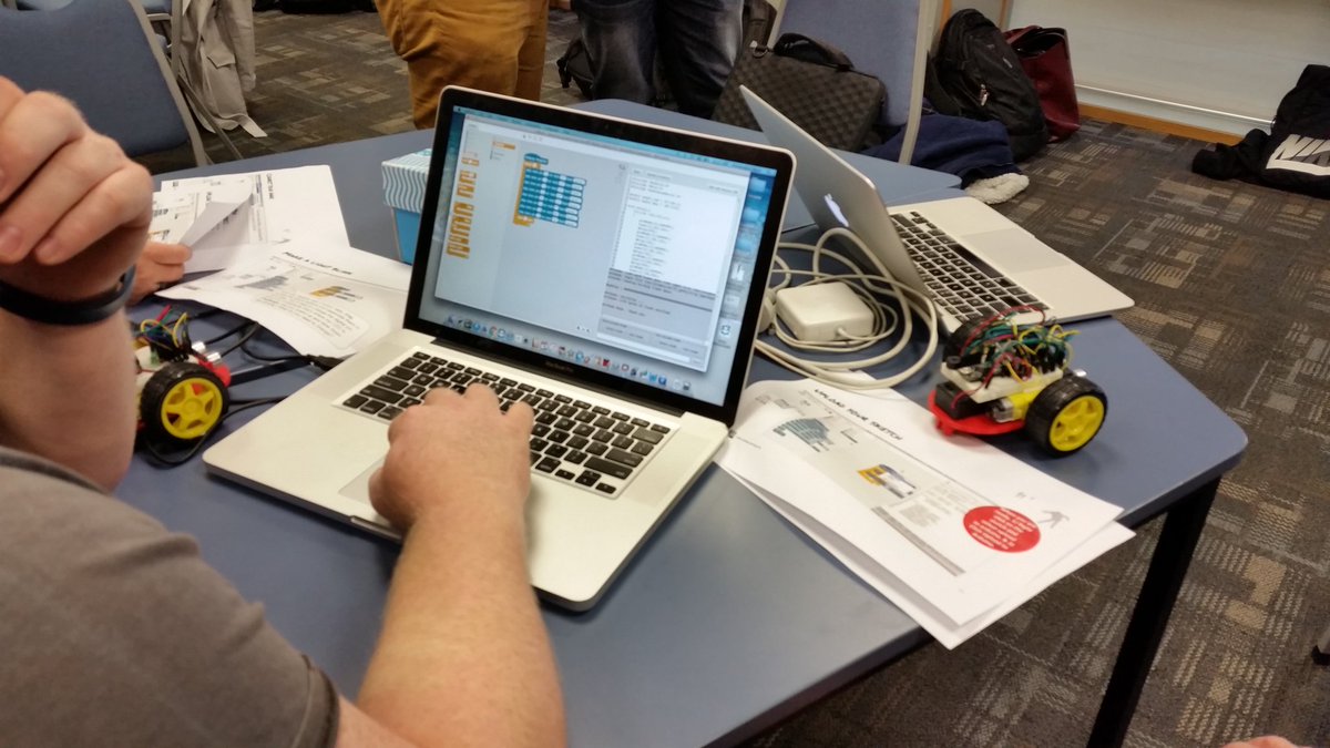 ZombiebotHQ's tweet photo. Teachers programming the @ZombiebotHQ to play music. Get yours now: https://t.co/gFaHYoddTW https://t.co/dTlK2hKWeh