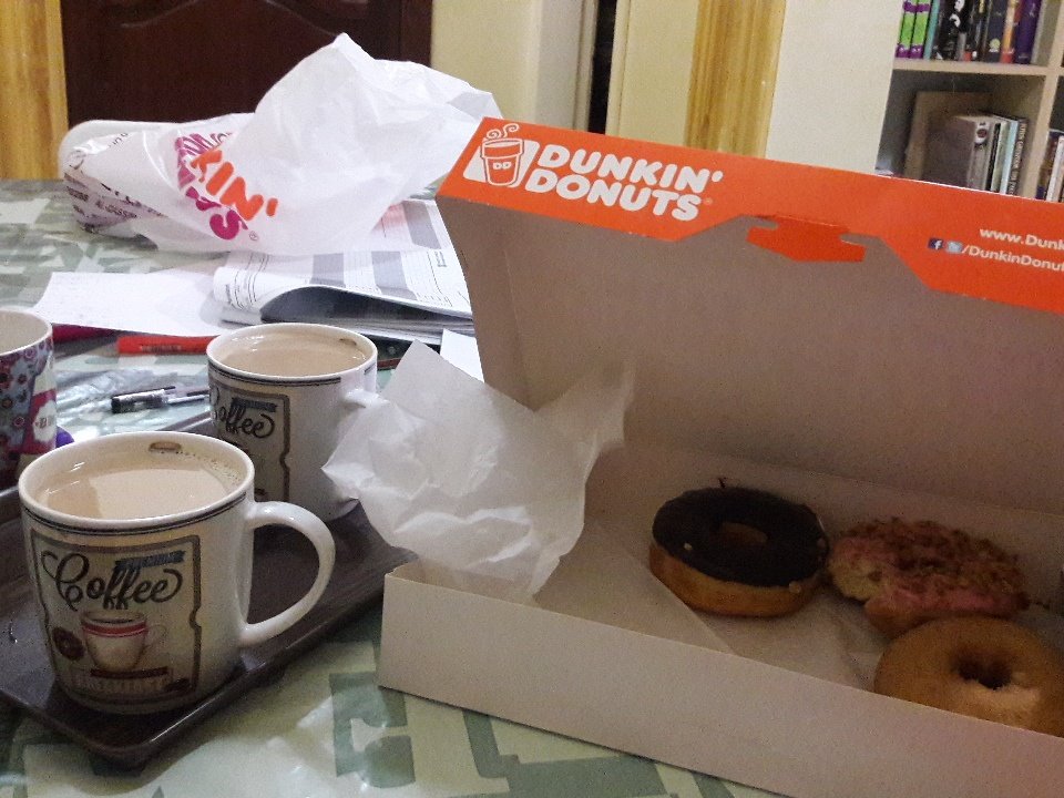 PXarqa's tweet image. CIE Result analysis with coffee and doughnuts. #LateNightEating #ChitChatWithKids #Debates