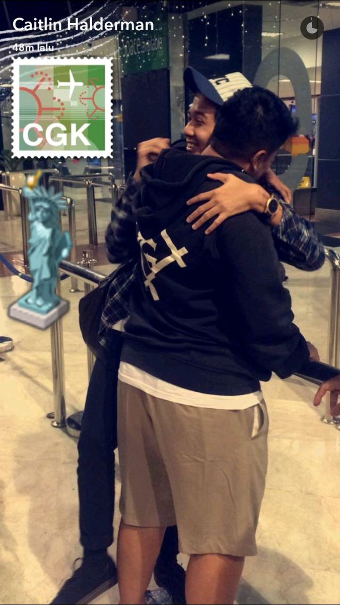 CJRmyBeloved's tweet photo. Caitlin Halderman nganter baale juga ternyata. https://t.co/Wa64Hlpap0
