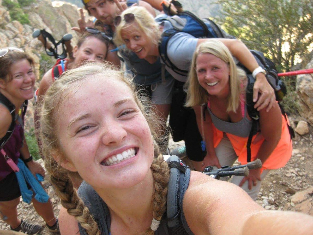 sydsassy's tweet photo. We like hiking 🤘🏻 https://t.co/BDUmt927R0