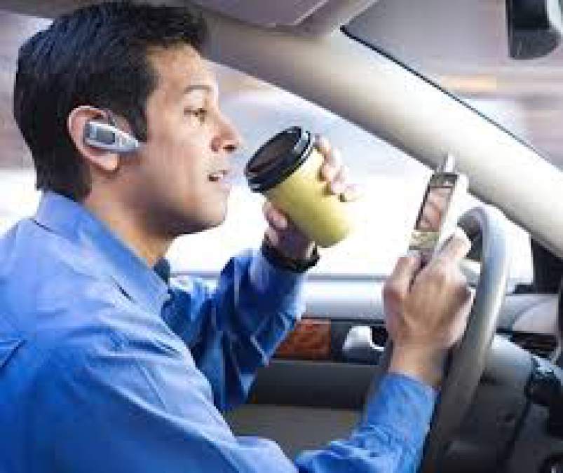 RalphT1's tweet photo. Editorial:10 percent of all driving fatalities are caused by distracted driving. https://t.co/6Mh4891iyz https://t.co/Sia642zwKf