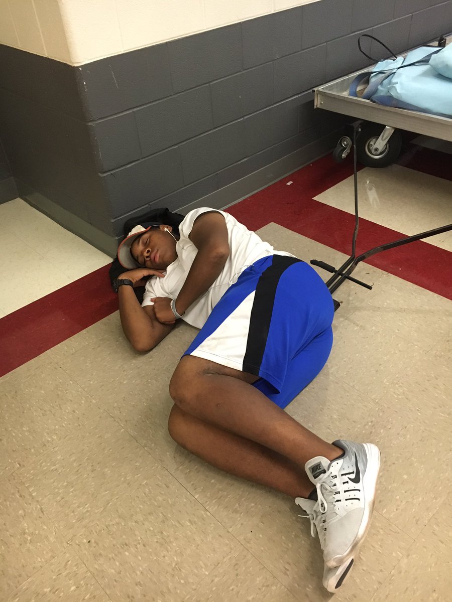 captainasaraica's tweet photo. When you are hardcore as freak #dedication #drumline #eatsleepdrumrepeat https://t.co/WPRzvIYYK8