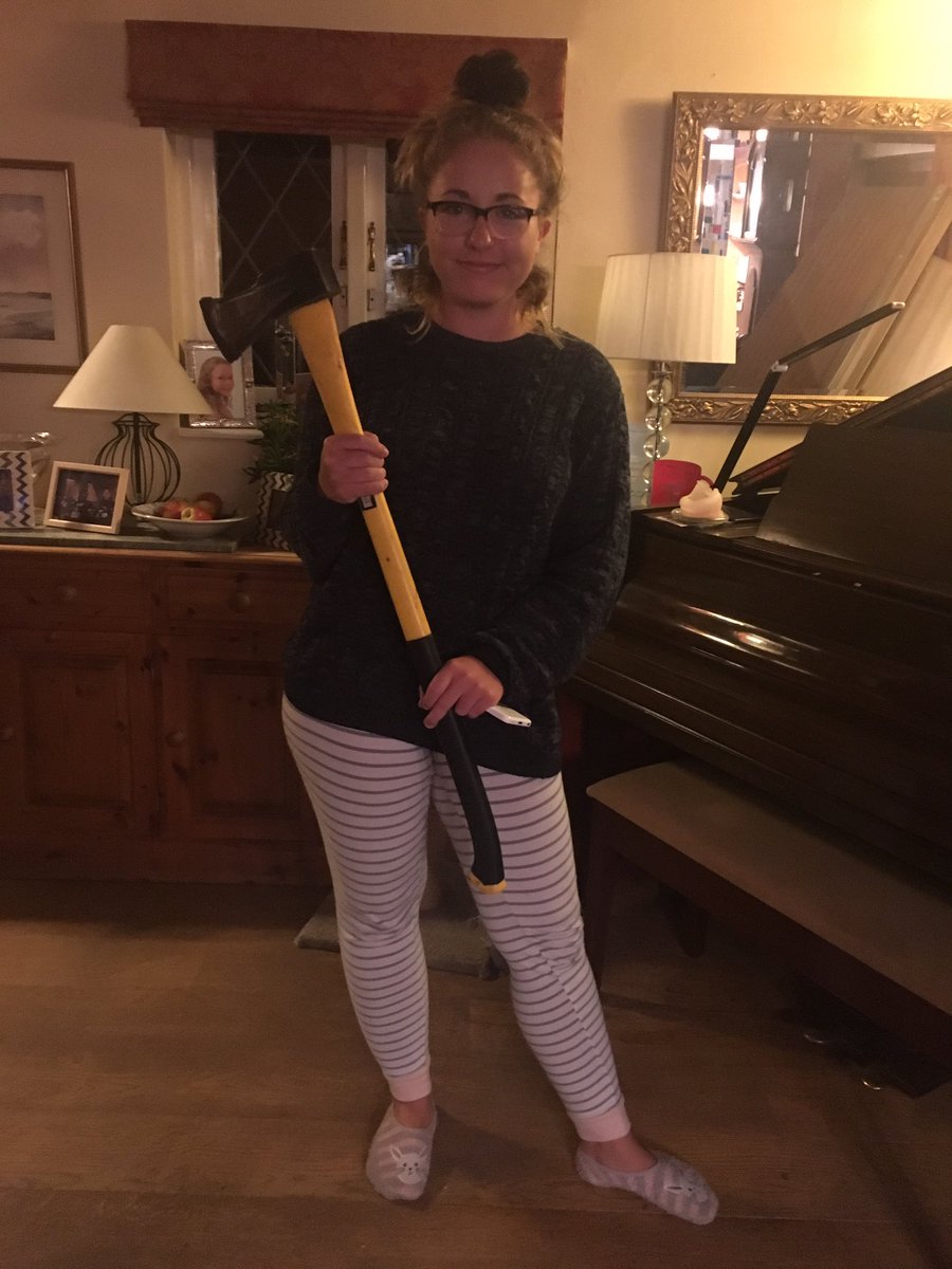 olivia_canniffe's tweet photo. @oscarewaters @whitebait_98 No one fucks with @JessConnellx https://t.co/PnnKKAnoIp
