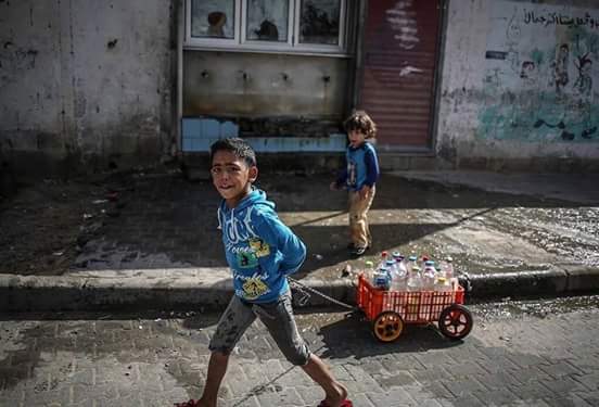AbbsWinston's tweet photo. #Gaza
60% unemployed
96% water unsafe 2 drink
75,000 homeless, 1/2 R children
4-6hrs/day electricity
#10YearBlockade https://t.co/NNKCTDD0L0