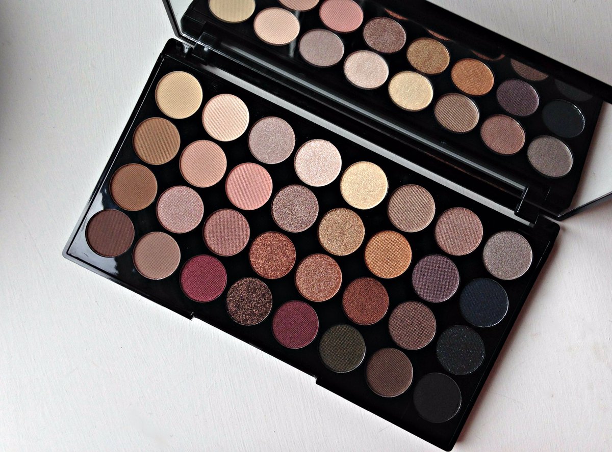 makeupg0a1ss's tweet photo. revolution makeup palettes 😻😻 https://t.co/RIFTJlQa9e