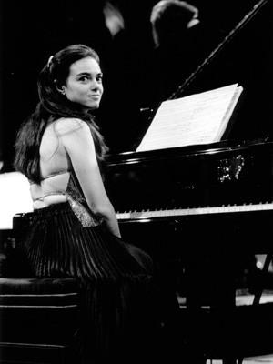 UIS's tweet photo. #UIS hoy se inaugura #FIPUIS2016 Ciudad #Barrancabermeja con pianista argentina #KarinLechner en @SedeUISBarranca https://t.co/nSS2kZSsN0