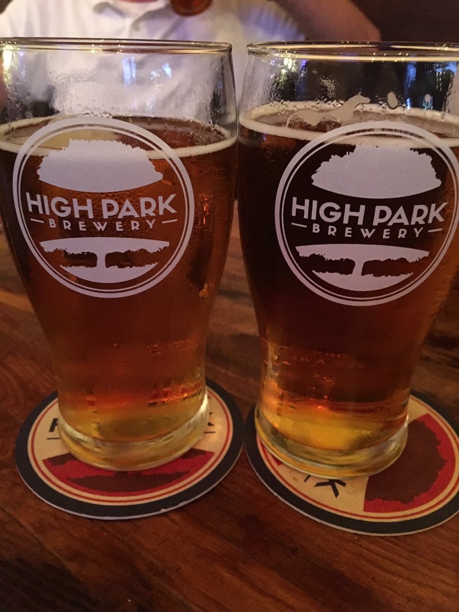 strokeit_dbc's tweet image. Enjoying the locals brews at @YGpub with @DelaneyBorden. Looking forward to doing it again at StrokeFest tmrw!