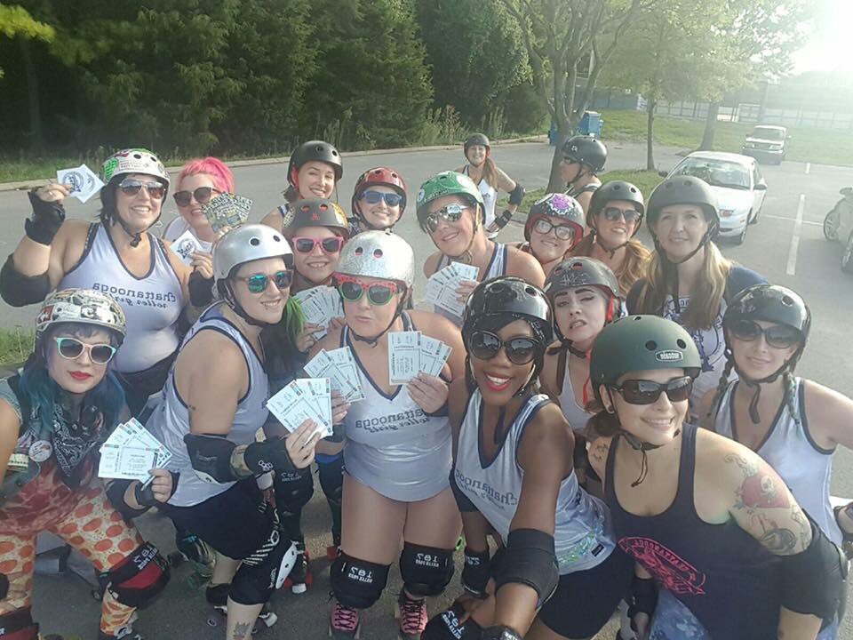 chattaderby's tweet photo. #Crg #chattanoogarollergirls #skating #downtown https://t.co/3Yc2LmFaRU